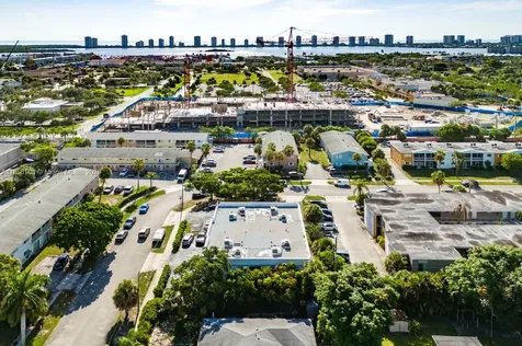 1530 Crescent Circle West Palm Beach FL 33403
