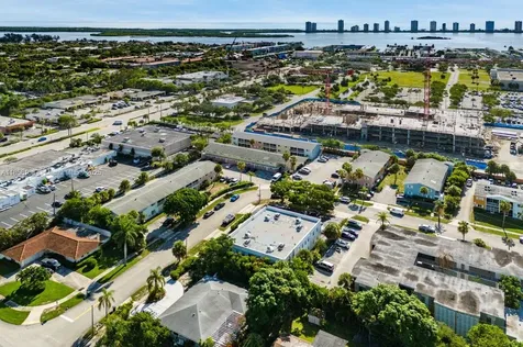 1530 Crescent Circle West Palm Beach FL 33403