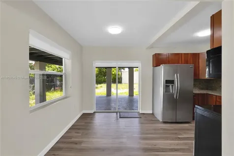 1021 NW 20th Avenue Miami FL 33125