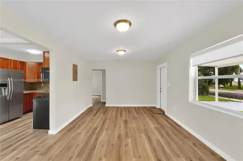 1021 NW 20th Avenue Miami FL 33125