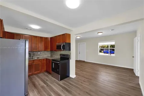 1021 NW 20th Avenue Miami FL 33125