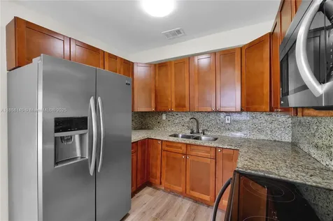 1021 NW 20th Avenue Miami FL 33125