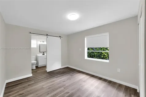 1021 NW 20th Avenue Miami FL 33125