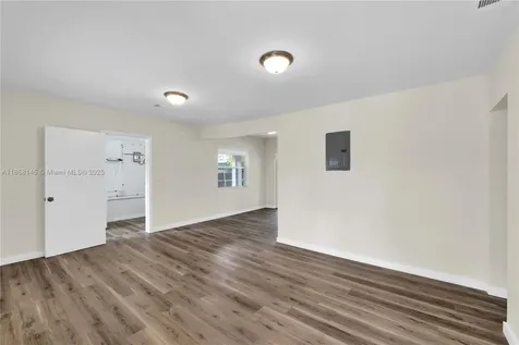 1021 NW 20th Avenue Miami FL 33125
