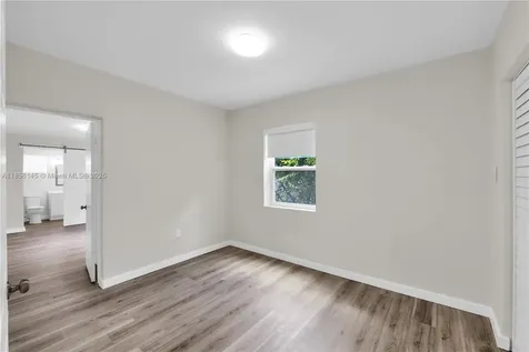 1021 NW 20th Avenue Miami FL 33125