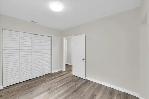 1021 NW 20th Avenue Miami FL 33125