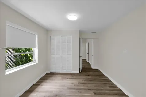 1021 NW 20th Avenue Miami FL 33125
