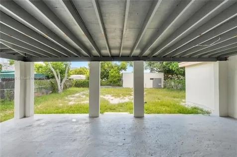 1021 NW 20th Avenue Miami FL 33125