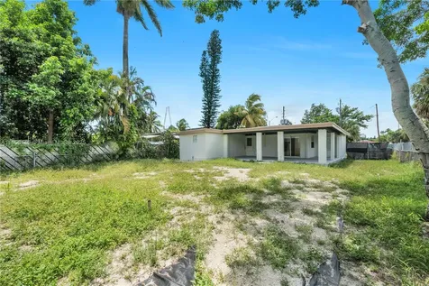 1021 NW 20th Avenue Miami FL 33125