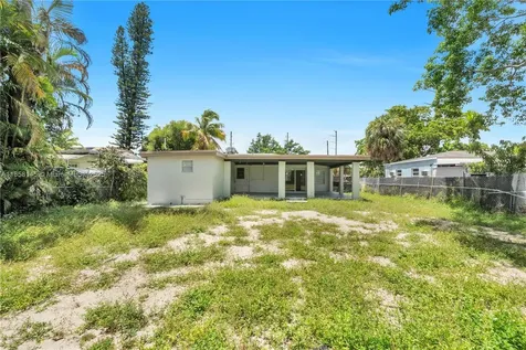 1021 NW 20th Avenue Miami FL 33125