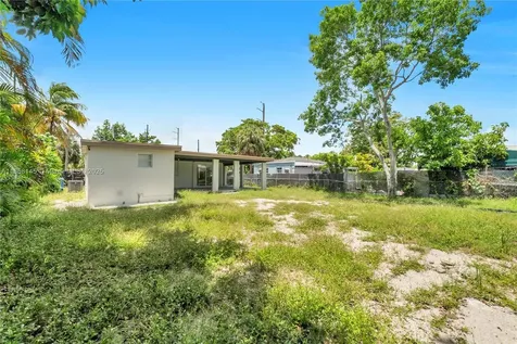 1021 NW 20th Avenue Miami FL 33125