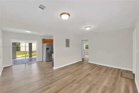 1021 NW 20th Avenue Miami FL 33125