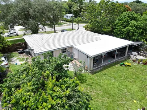2527 Fillmore Street Hollywood FL 33020