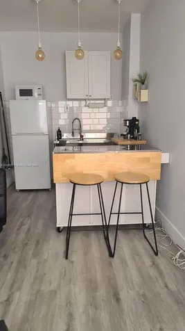 3710 Collins Avenue Miami Beach FL 33140