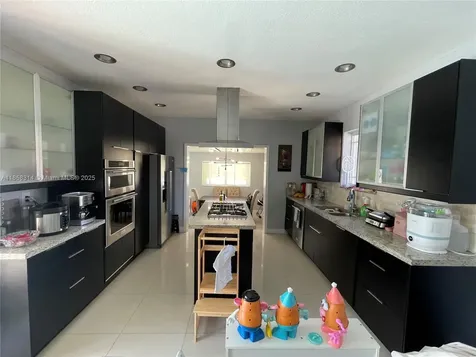 801 Oriole Avenue Miami Springs FL 33166