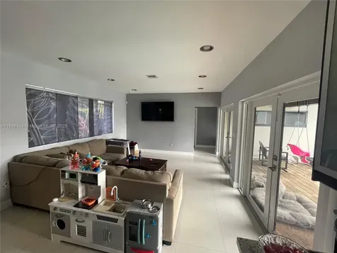 801 Oriole Avenue Miami Springs FL 33166
