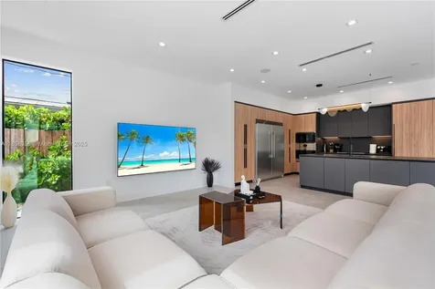 1960 NE 197th Terrace Miami FL 33179