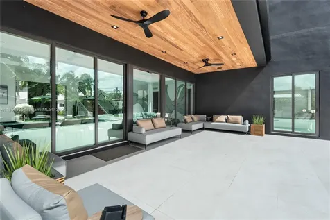 1960 NE 197th Terrace Miami FL 33179