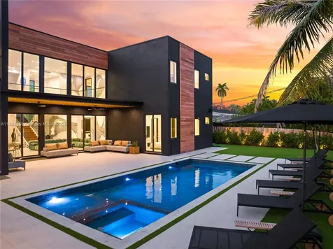 1960 NE 197th Terrace Miami FL 33179