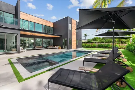 1960 NE 197th Terrace Miami FL 33179