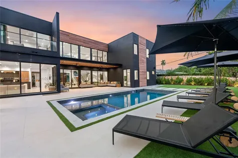1960 NE 197th Terrace Miami FL 33179