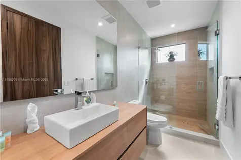 1960 NE 197th Terrace Miami FL 33179