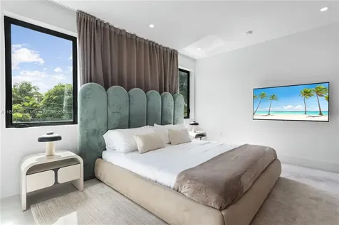 1960 NE 197th Terrace Miami FL 33179
