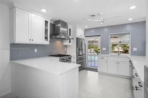 2681 NE 9th Court Pompano Beach FL 33062