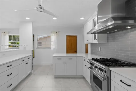 2681 NE 9th Court Pompano Beach FL 33062