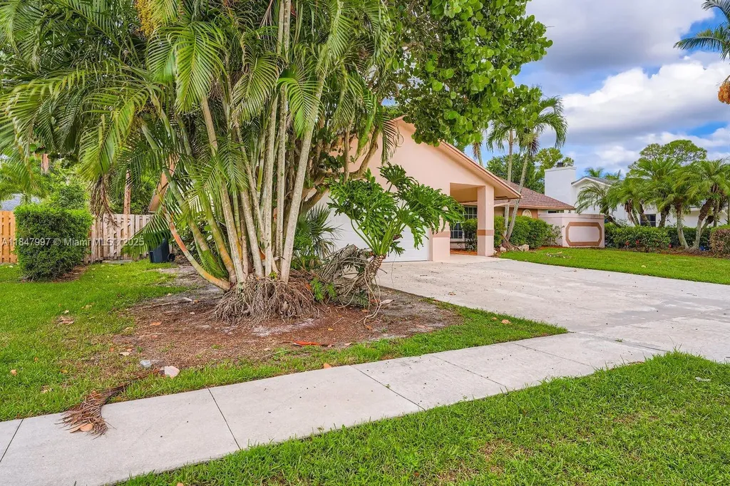 836 Blueberry Drive Wellington FL 33414