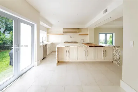 1981 S Oak Haven Circle Miami FL 33179