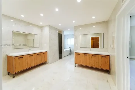 1981 S Oak Haven Circle Miami FL 33179