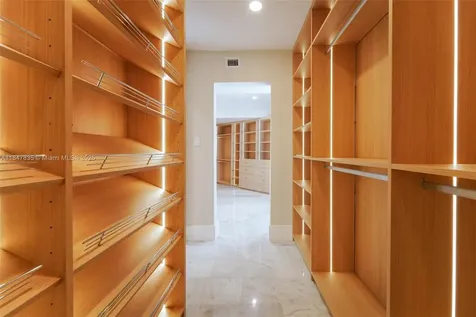 1981 S Oak Haven Circle Miami FL 33179