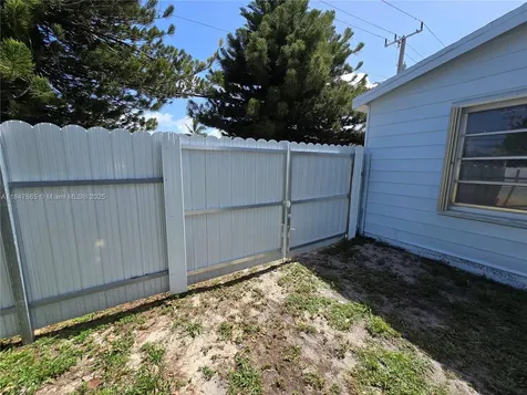2401 NW 91st Street Miami FL 33147