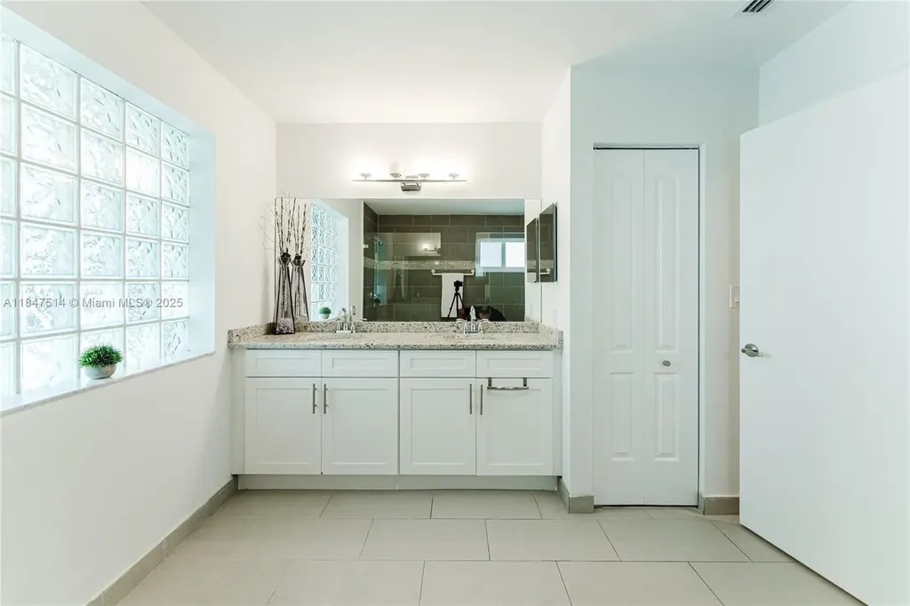 6061 Old Court Road Boca Raton FL 33433