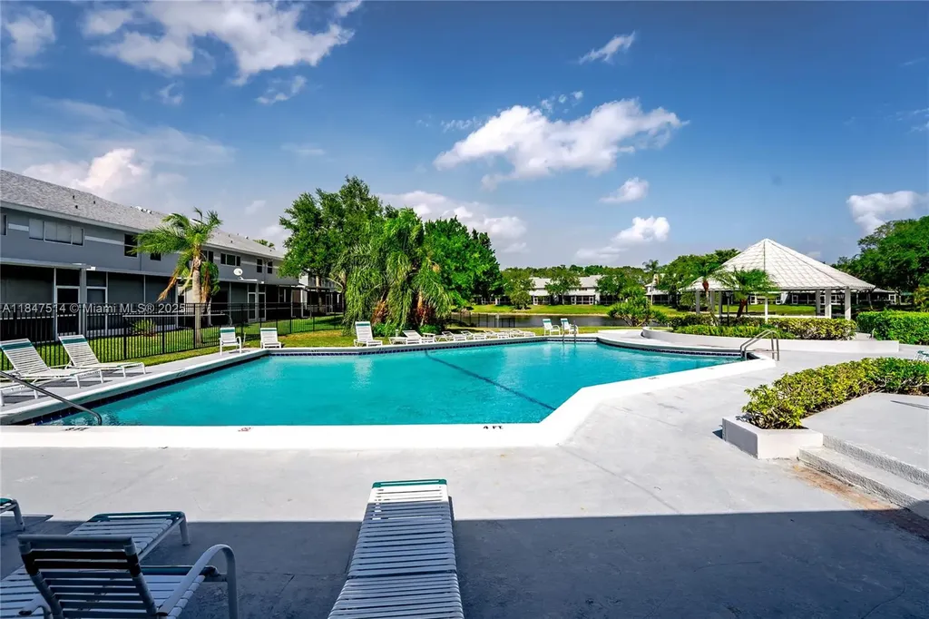 6061 Old Court Road Boca Raton FL 33433