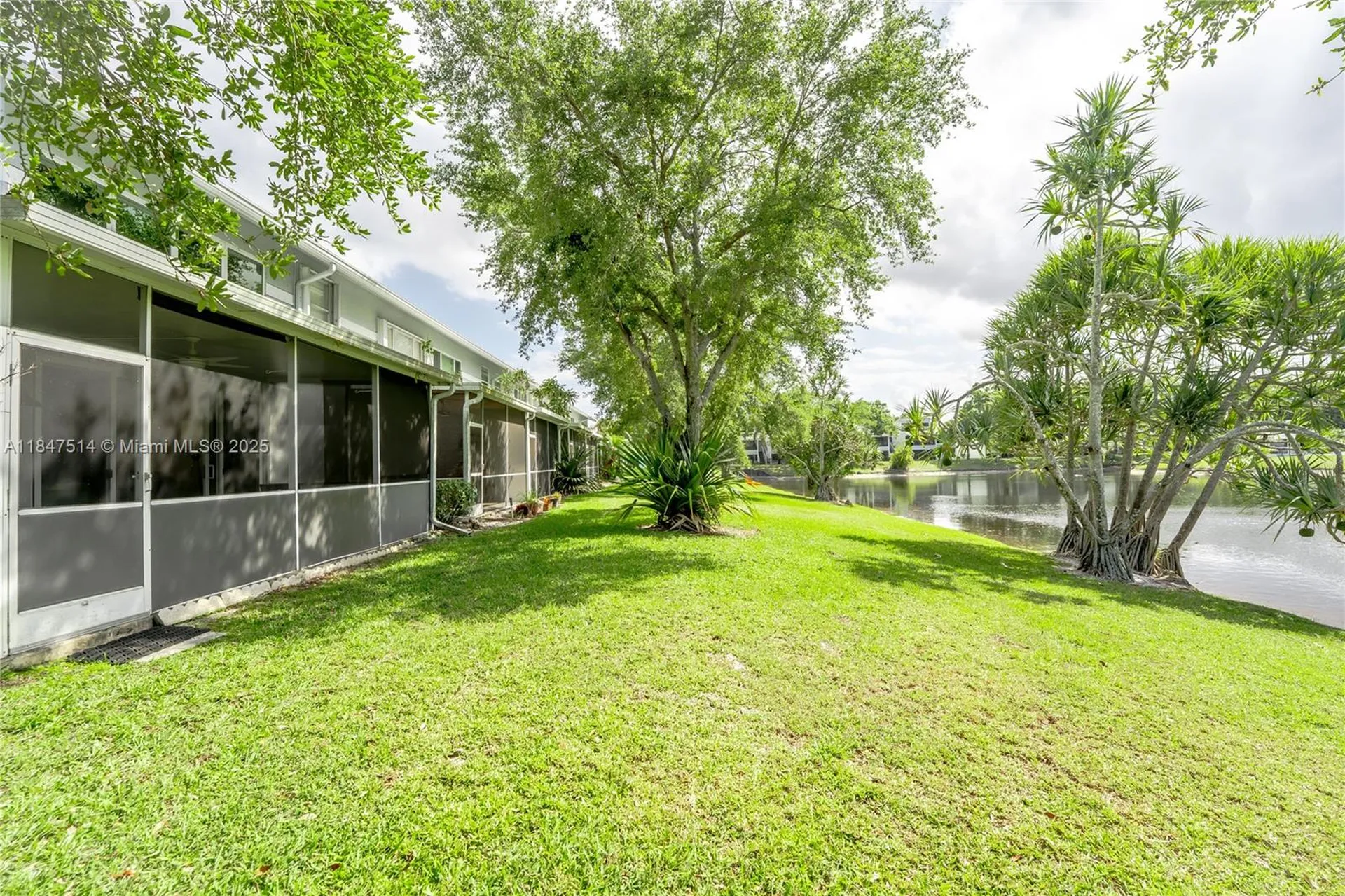 6061 Old Court Road Boca Raton FL 33433