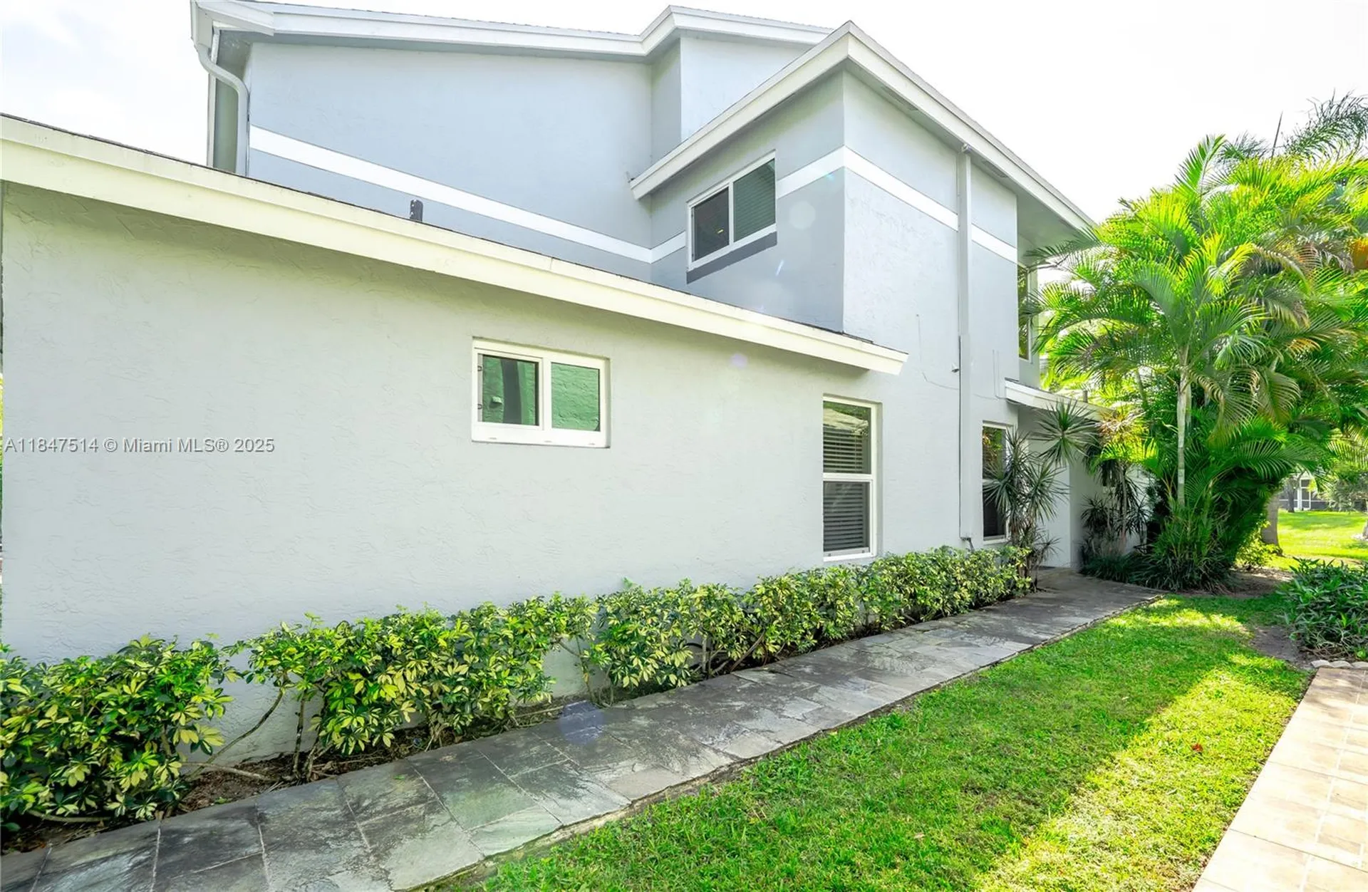 6061 Old Court Road Boca Raton FL 33433