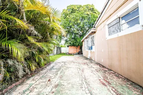 8621 NW 35th Court Miami FL 33147