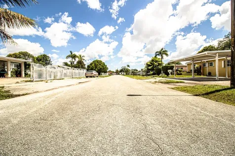 8621 NW 35th Court Miami FL 33147