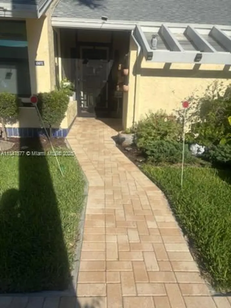 10872 Lake Front Place Boca Raton FL 33498