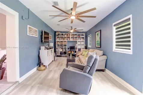7440 Farragut Street Hollywood FL 33024