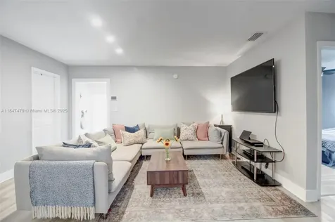 7440 Farragut Street Hollywood FL 33024