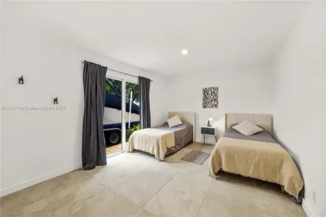 3246 Pierce Street Hollywood FL 33021