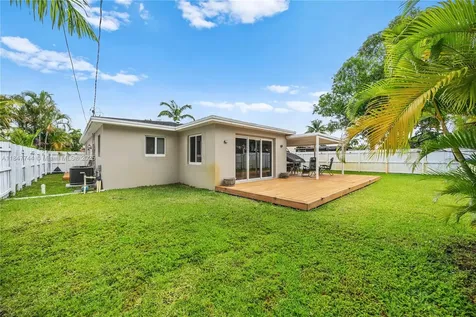 3246 Pierce Street Hollywood FL 33021
