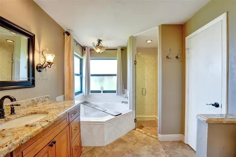 9682 Ridgecrest Court Davie FL 33328