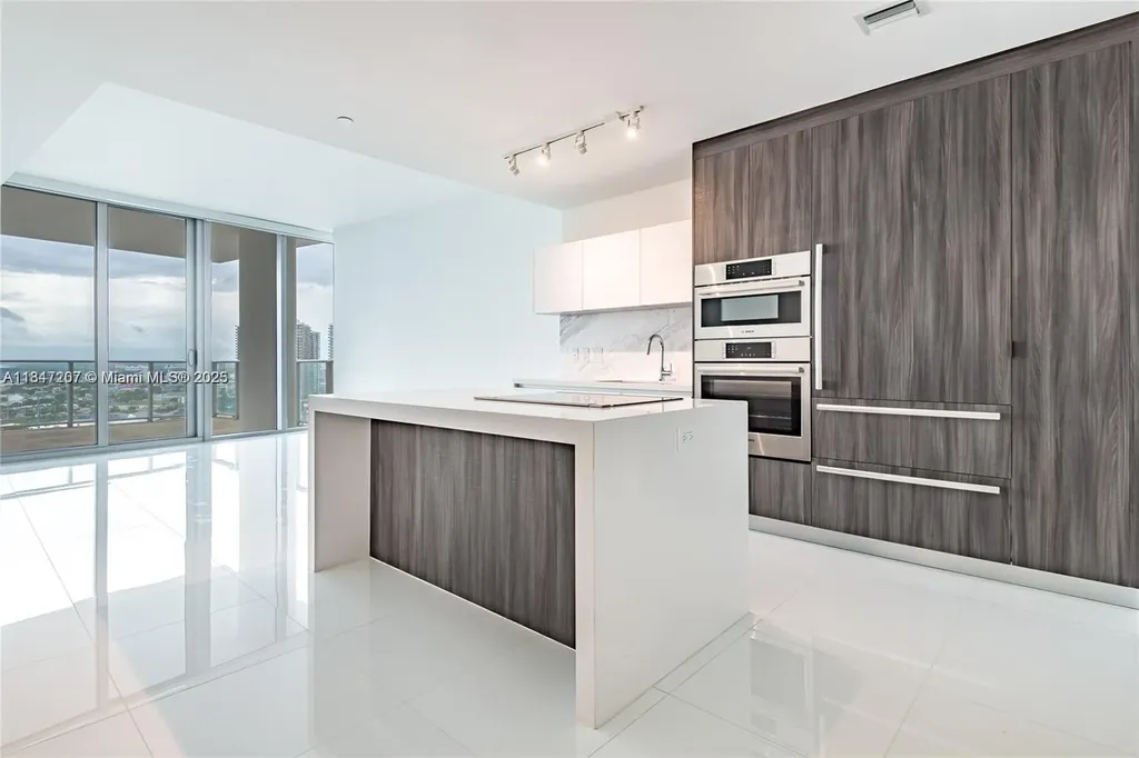 851 NE 1st Avenue Miami FL 33132