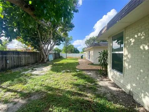 7805 NW 67th Avenue Tamarac FL 33321