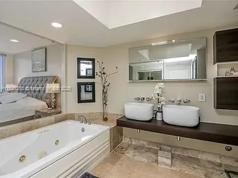 4775 Collins Avenue Miami Beach FL 33140