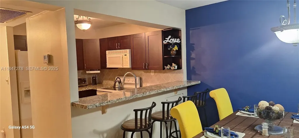 5835 Washington Street Hollywood FL 33023